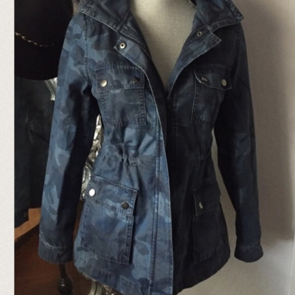 Treasure & Bond Blue Camo Hooded Jacket XS